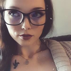 Meet your Posher, Larissa